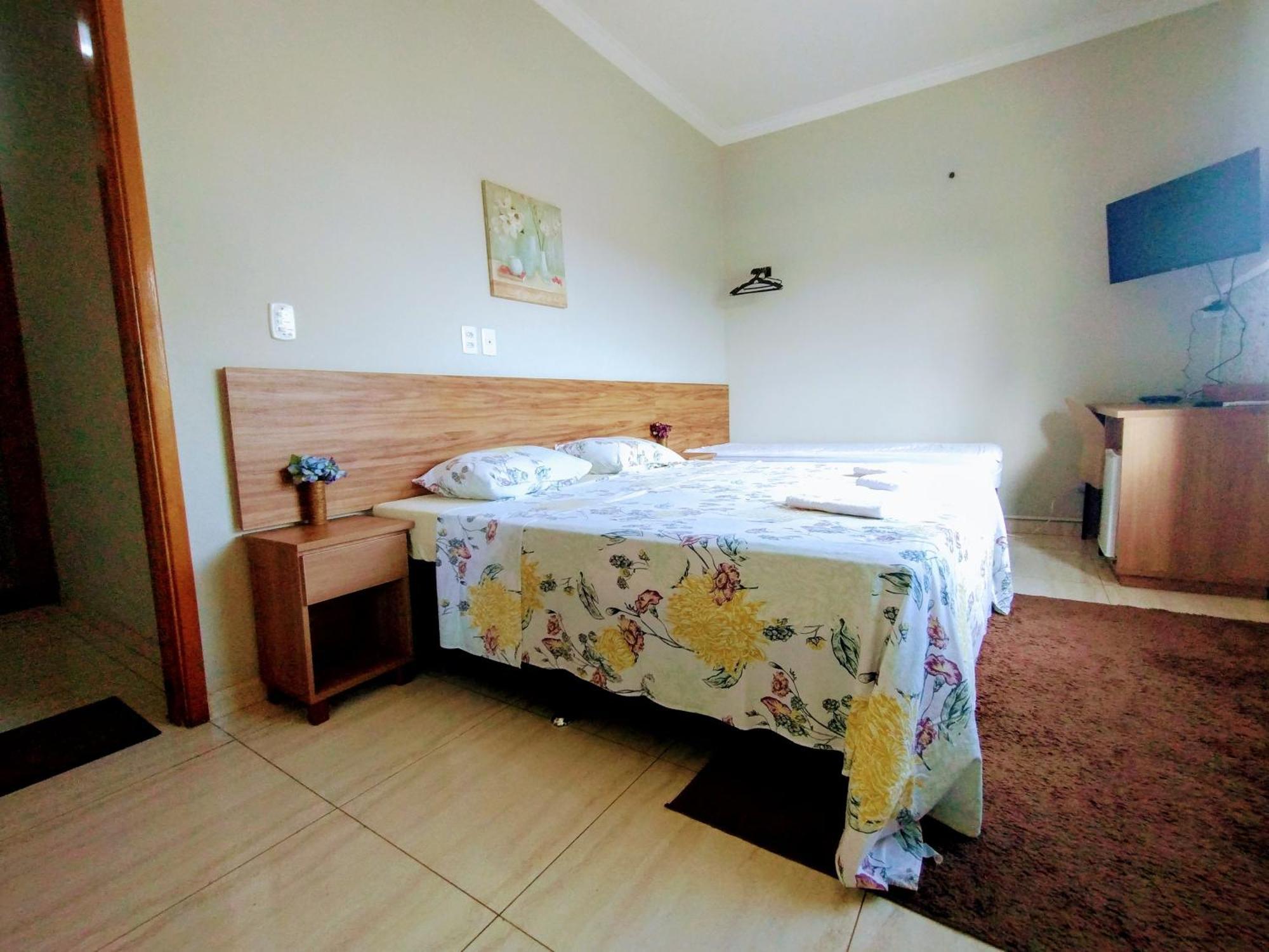 Pouso Oliveira Suites São João Batista do Glória Bagian luar foto